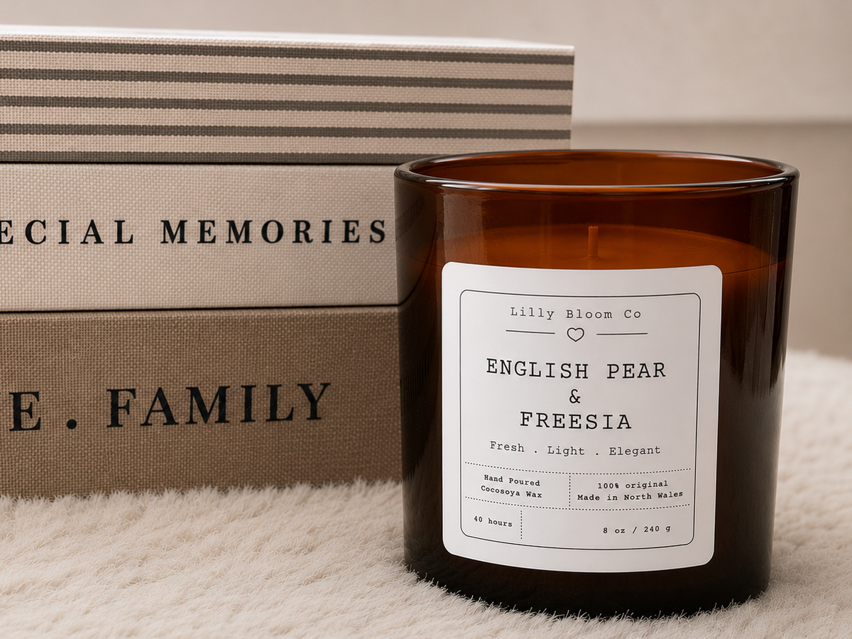 English Pear & Freesia Large Candle